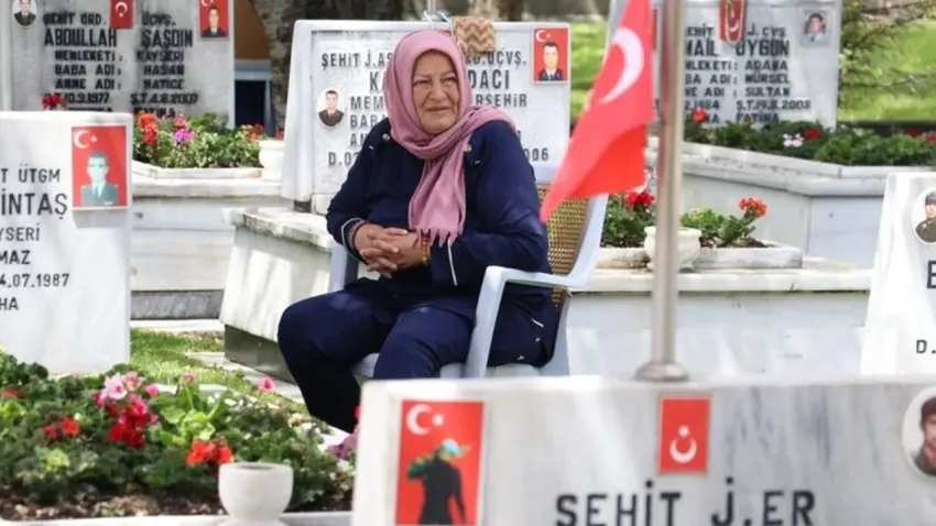 ŞEHİT ANNESİ