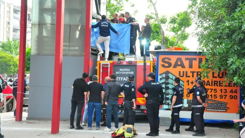 Üst geçit asansöründe feci kaza: 24 yaşındaki genç hayatını kaybetti haberinin görseli