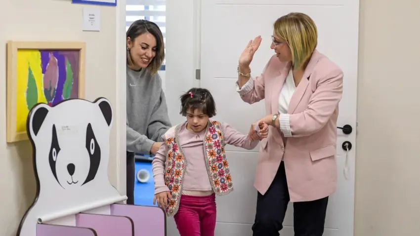 Yurdoğlu Engelli Çalışmaları Merkezi anne ve kızın hayatını değiştirdi haberinin görseli