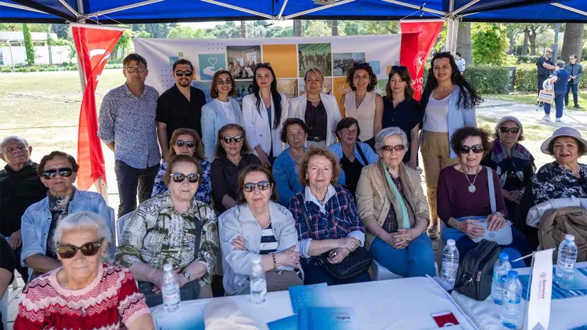 Bornova’nın çınarları üniversiteli oluyor: 3. Yaş Üniversitesi için ilk adım haberinin görseli