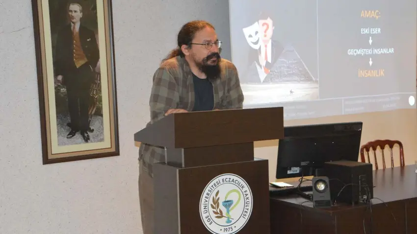 Ege’de Eczacı Gözüyle Tarih semineri: Arkeoloji çöplerden gerçeği okur haberinin görseli