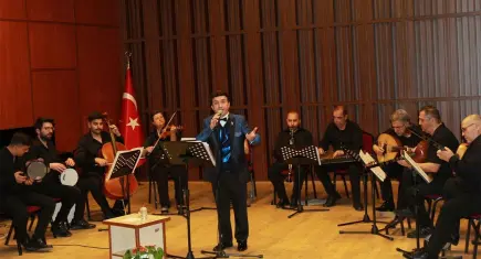 Ege’de Mehmet Şafak’tan Türk musikisiyle nostaljik gece
