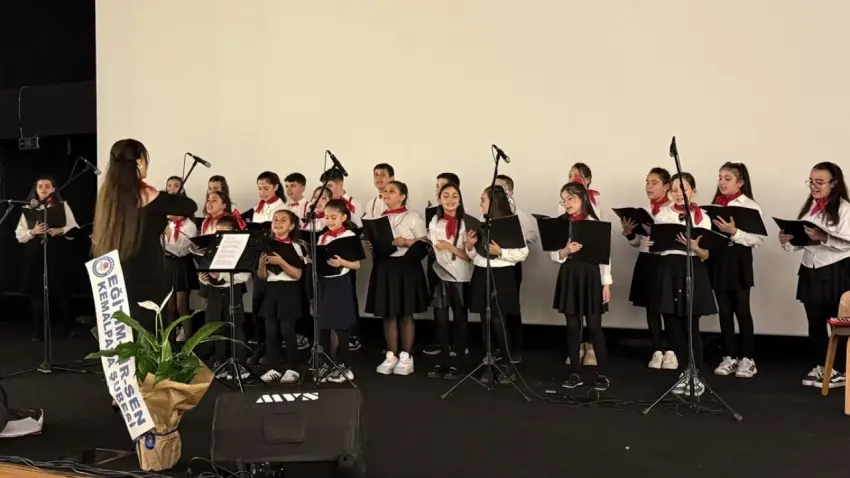 Kemalpaşa’da çocuk korosundan yıl sonu konseri haberinin görseli