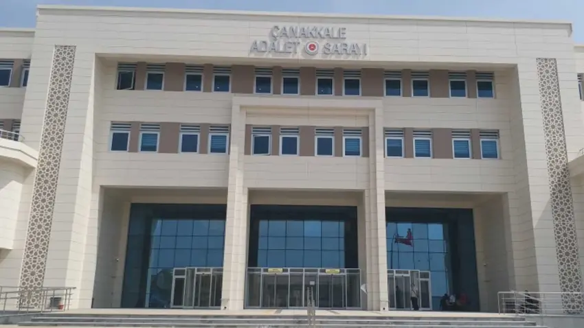 Adliye lojmanında şiddet ve yeşil reçete iddiası: Görevden uzaklaştırılan hakim adliyeyi bastı! haberinin görseli