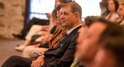 Başkan Tugay’dan Otizm Sempozyumu’nda üç müjde birden 