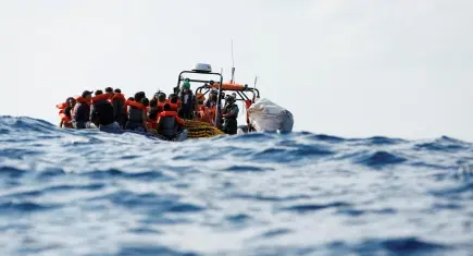 İzmir açıklarında 39 düzensiz göçmen yakalandı