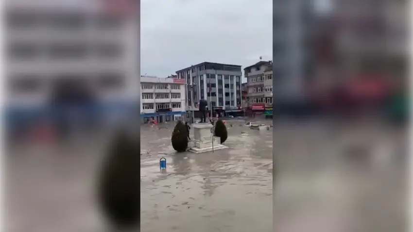 Samsun’da sağanak sele dönüştü haberinin görseli
