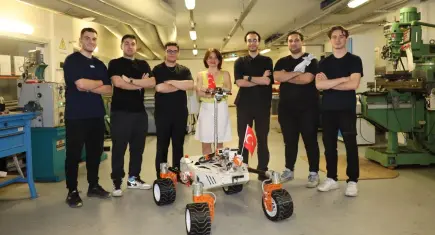 İEÜ’lü öğrencilerden bomba imha robotu