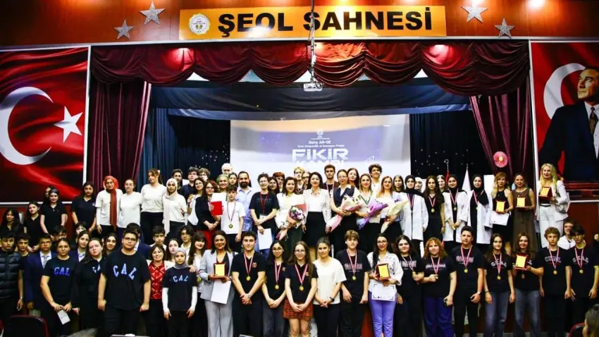 İzmir’de genç girişimciler Fikir Kampı’nda buluştu haberinin görseli