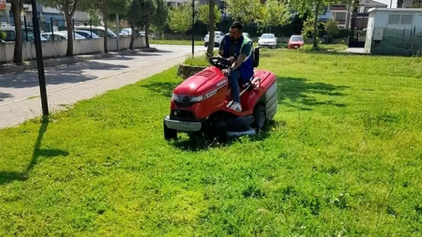 Menderes’te yabancı otlarla mücadele sürüyor haberinin görseli