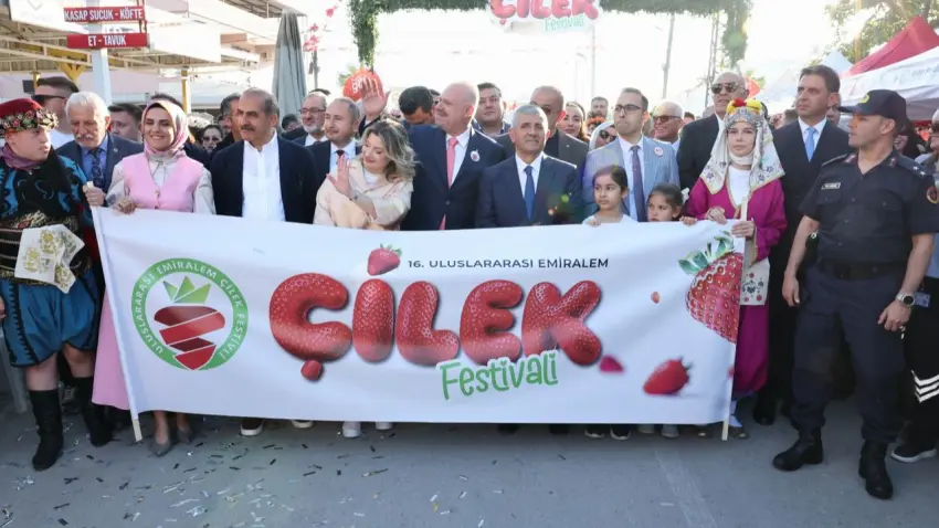 16. Uluslararası Emiralem Çilek Festivali’ne coşkulu açılış haberinin görseli