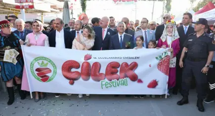 16. Uluslararası Emiralem Çilek Festivali’ne coşkulu açılış