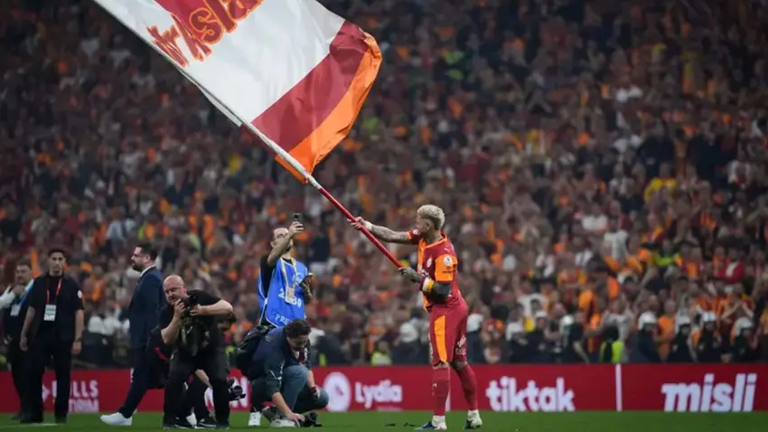 Galatasaray’da şampiyonluk coşkusu bu akşam zirveye çıkacak haberinin görseli