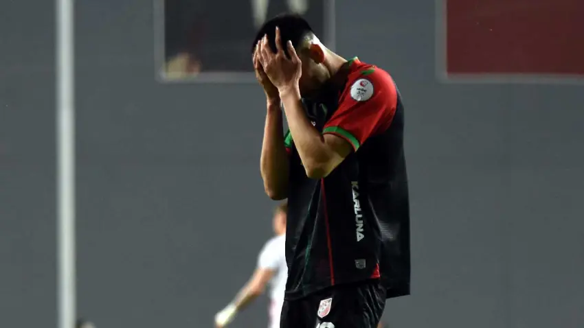 Karşıyaka’da kongre tarihine taraftardan sert tepki haberinin görseli