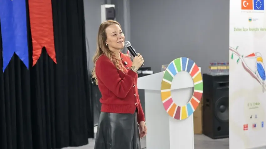 Nil&uuml;fer &Ccedil;ınarlı Mutlu