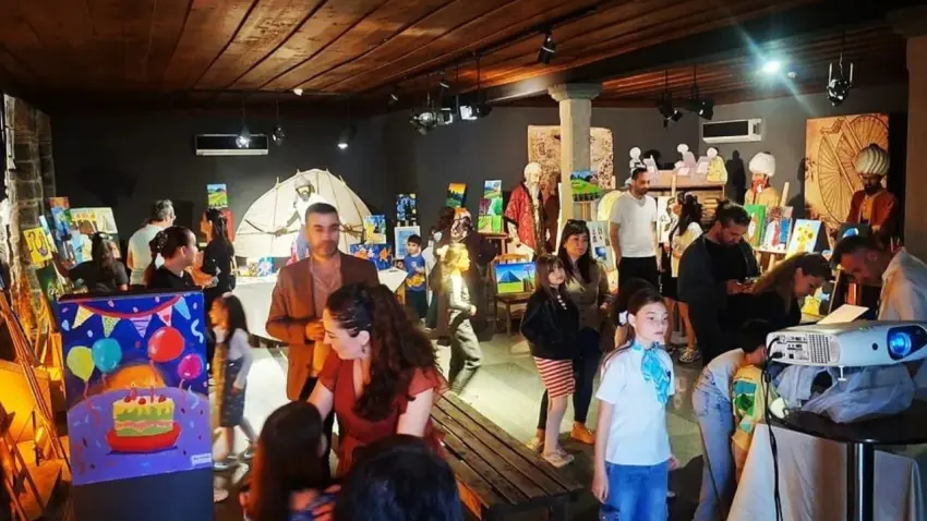 Minik ressamların eserleri Cumhuriyet Eğitim Müzesi’nde sergilendi haberinin görseli