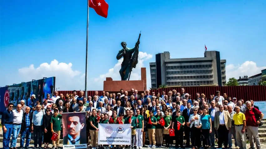 Şehit Gazeteci Hasan Tahsin, İlk Kurşun Anıtı önünde anıldı haberinin görseli