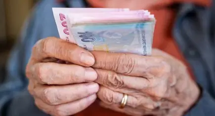 SSK ve Bağ-Kur emeklilerine çifte ödeme tarihi belli oldu: Bayram ikramiyesi takvimi açıklandı
