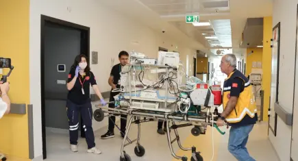 Van’daki 3,5 aylık bebek ambulans uçakla İzmir’e sevk edildi