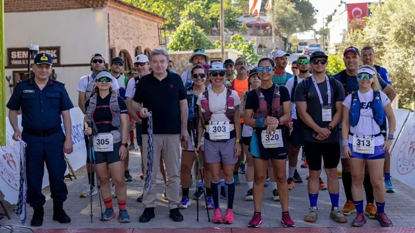 Efeler Yolu Ultra Trail start verdi: Yüzlerce sporcu kıyasıya rekabet etti haberinin görseli