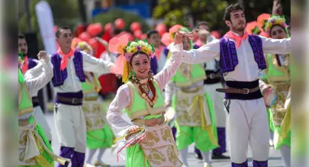 İzmir’de 19 Mayıs coşkusu tüm kenti sardı