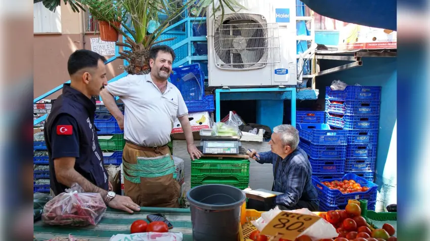 Kemalpaşa’da pazarlara ve kiraz alım noktalarına sıkı terazi denetimi haberinin görseli