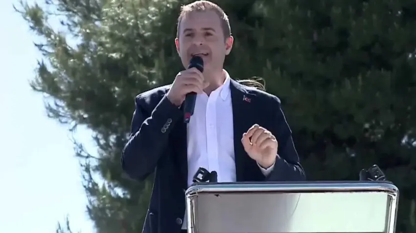 Ahmet Akın'dan  AK Parti'ye geçecek iddialarına sert yanıt haberinin görseli