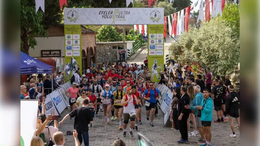 Efeler Yolu Ultra Trail’de doğa ve tarih dolu koşunun madalyaları sahiplerini buldu haberinin görseli