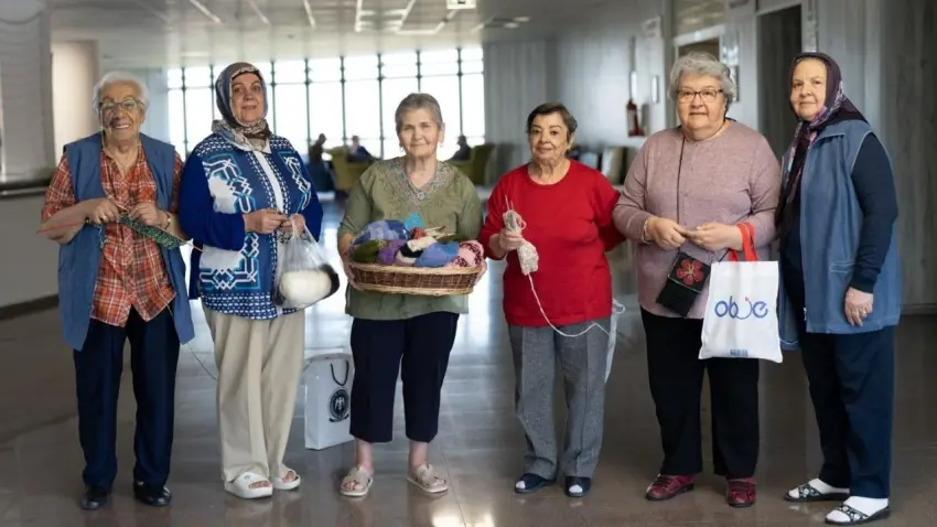 Huzurevi sakinlerinden çocuklara sıcak destek haberinin görseli