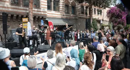 Kemeraltı Şenliği coşkulu açılışla başladı