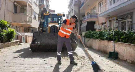 Narlıdere’de temizlik çalışmaları sürüyor