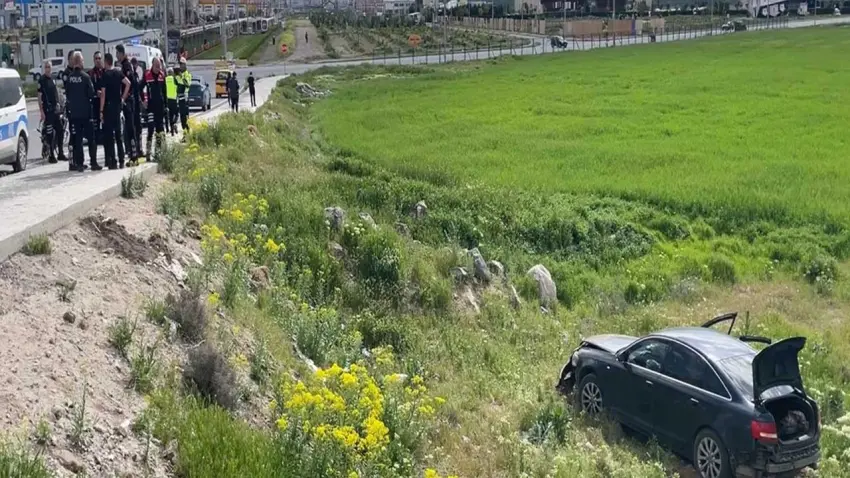 Polisten kaçan ehliyetsiz sürücü şarampole yuvarlandı! haberinin görseli