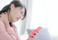 Akıllı telefonlar telefon boynu sendromu riskini artırıyor