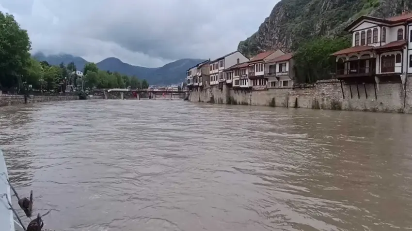 Amasya ve Taşova'da sel ve taşkın riski: Okullar çarşamba günü tatil edildi! haberinin görseli