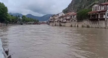 Amasya ve Taşova'da sel ve taşkın riski: Okullar çarşamba günü tatil edildi!