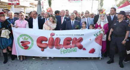 Emiralem Çilek Festivali’ne yoğun ilgi: Bir milyondan fazla ziyaretçi ağırlandı