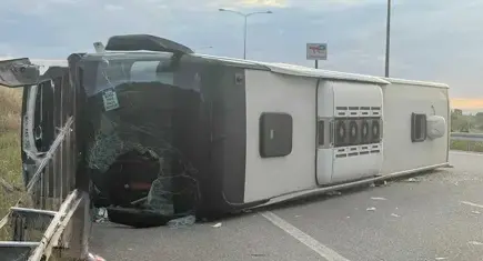 İstanbul-İzmir otoyolunda kaza: Devrilen otobüste can pazarı