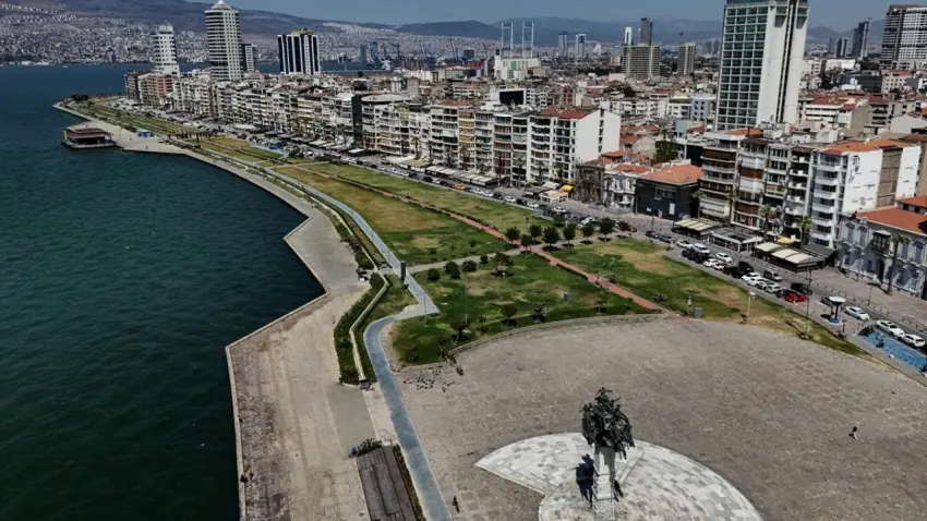 İzmir’de bahar havası: Sıcaklık yükseliyor, hafta sonu yağış görünüyor haberinin görseli