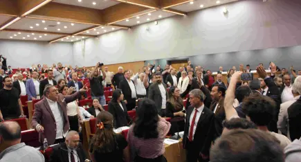 İZSU Meclisi’nde tansiyon yükseldi: Tugay ile Boztepe arasında sert tartışma