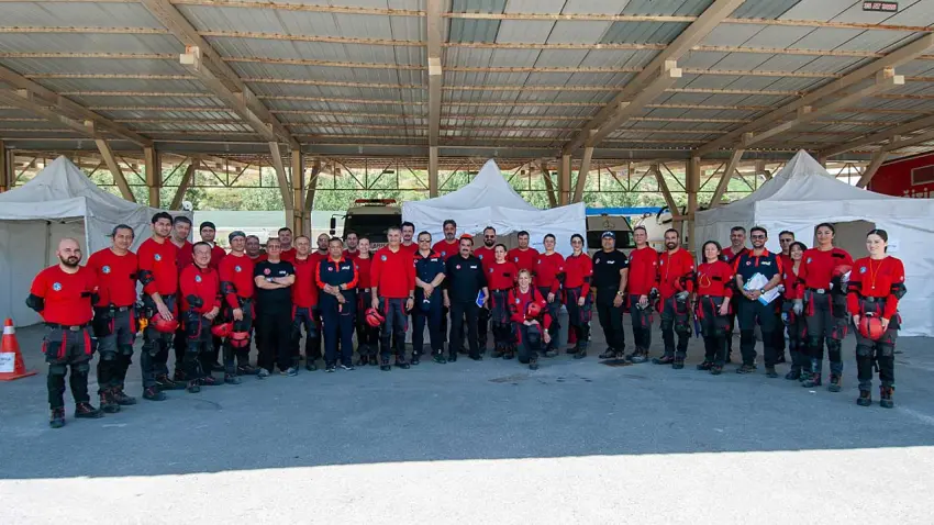 Karşıyaka Belediyesi arama kurtarma ekibi AFAD akreditasyonu aldı haberinin görseli
