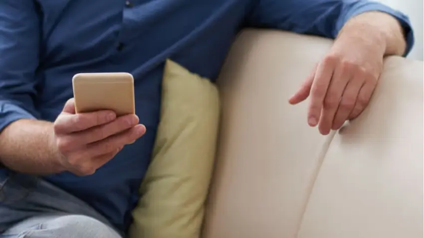Kur’an Ayetleri Yüklenmiş Telefonla Tuvalete girmek Caiz mi?
