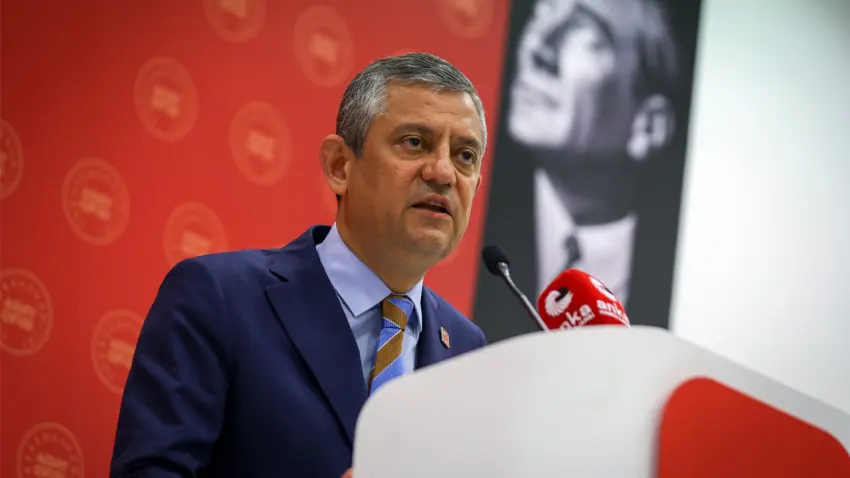 Özgür Özel’den AK Parti’ye: Gençleri kandırmaya ve kullanmaya çalışmışlar haberinin görseli