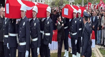 Şehit eşinin tabutunu omuzladı: Çorlu'da şehit polis Erkan Tütüncüler'e acı veda