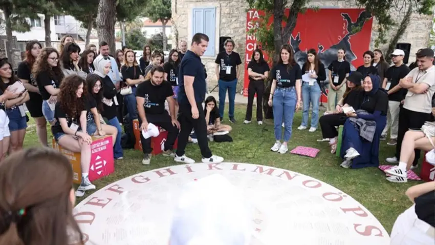Tasarımcılar Çeşme’de ikinci kez gençlerle buluştu haberinin görseli