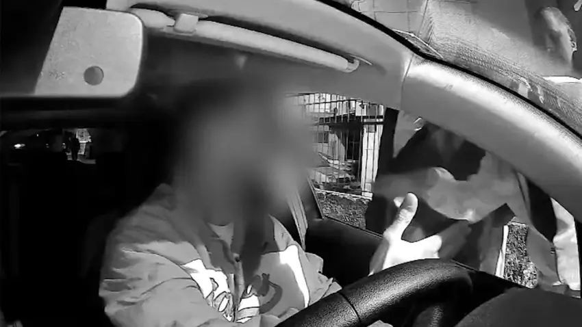 Uygulama üzerinden yolcu taşıyan sürücü taksiciler tarafından sıkıştırıldı haberinin görseli