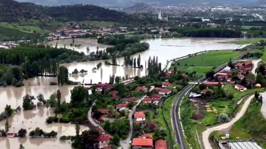 Almus Barajı alarm verdi: 15 mahalle ve 7 köy tahliye edilecek haberinin görseli