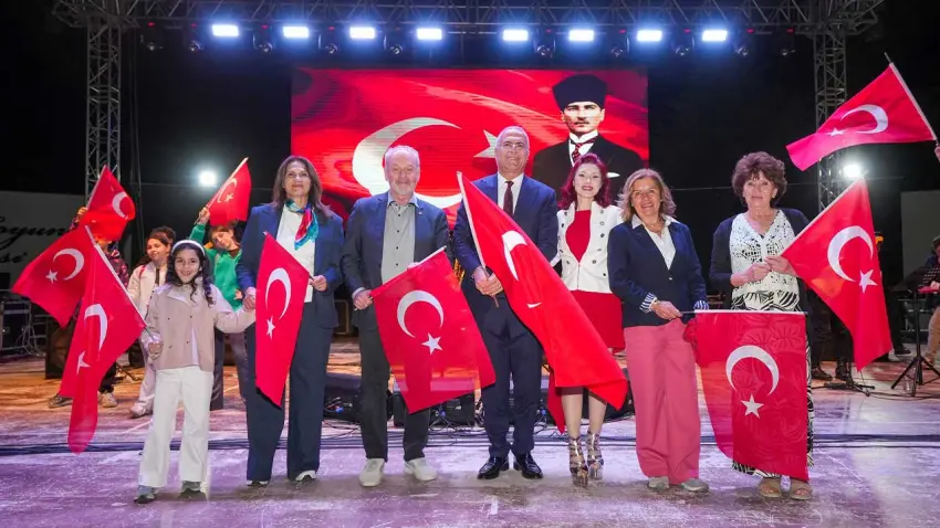 Gaziemir’de bayram coşkusu Aslı Güngör konseriyle başladı haberinin görseli