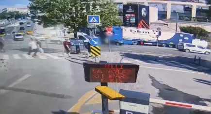 İstanbul’da minibüsün çarptığı kadın trafik polisi yoğun bakımda