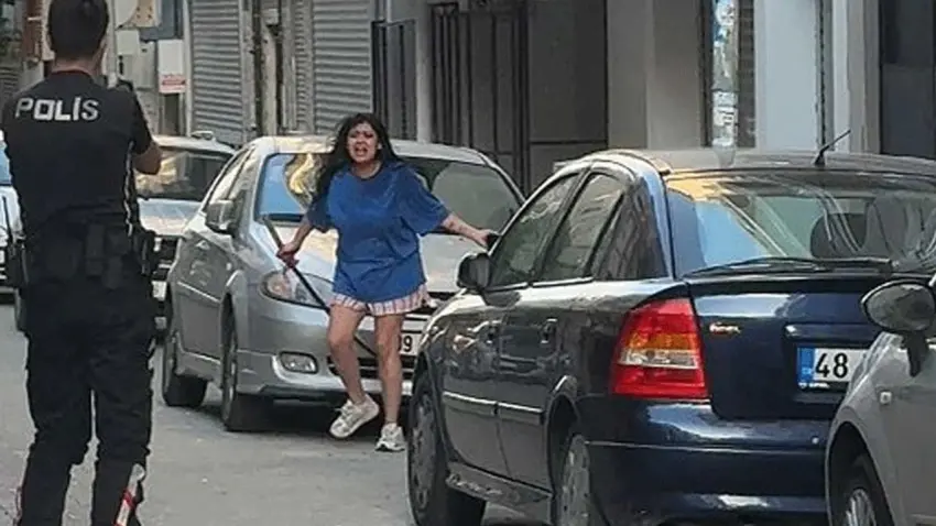 Kılıçla sokağa çıkıp dehşet saçtı! Aydın’da polisten biber gazlı müdahale haberinin görseli