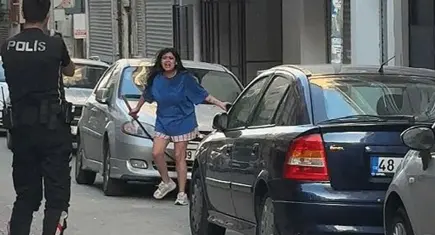 Kılıçla sokağa çıkıp dehşet saçtı! Aydın’da polisten biber gazlı müdahale